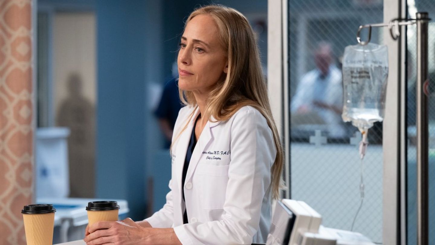 Kim Raver als Dr. Teddy Altman in Staffel 22 von "Grey's Anatomy".