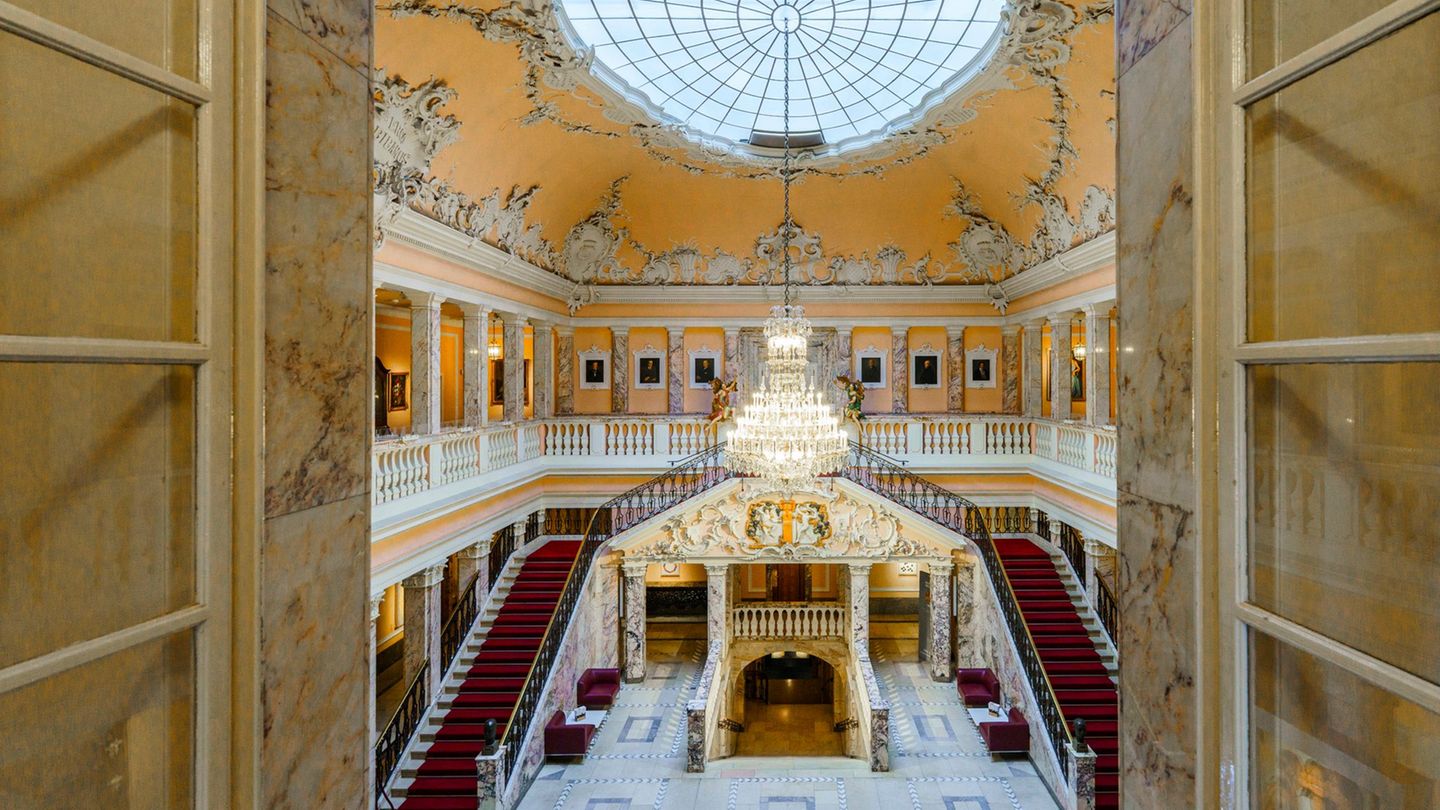 "Schloss Henkell" nennt sich der Hauptsitz der Sektkellerei Henkel Freixenet in Wiesbaden. (Archivbild) Foto: Andreas Arnold/dpa