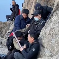 Touristen starten Faustkampf