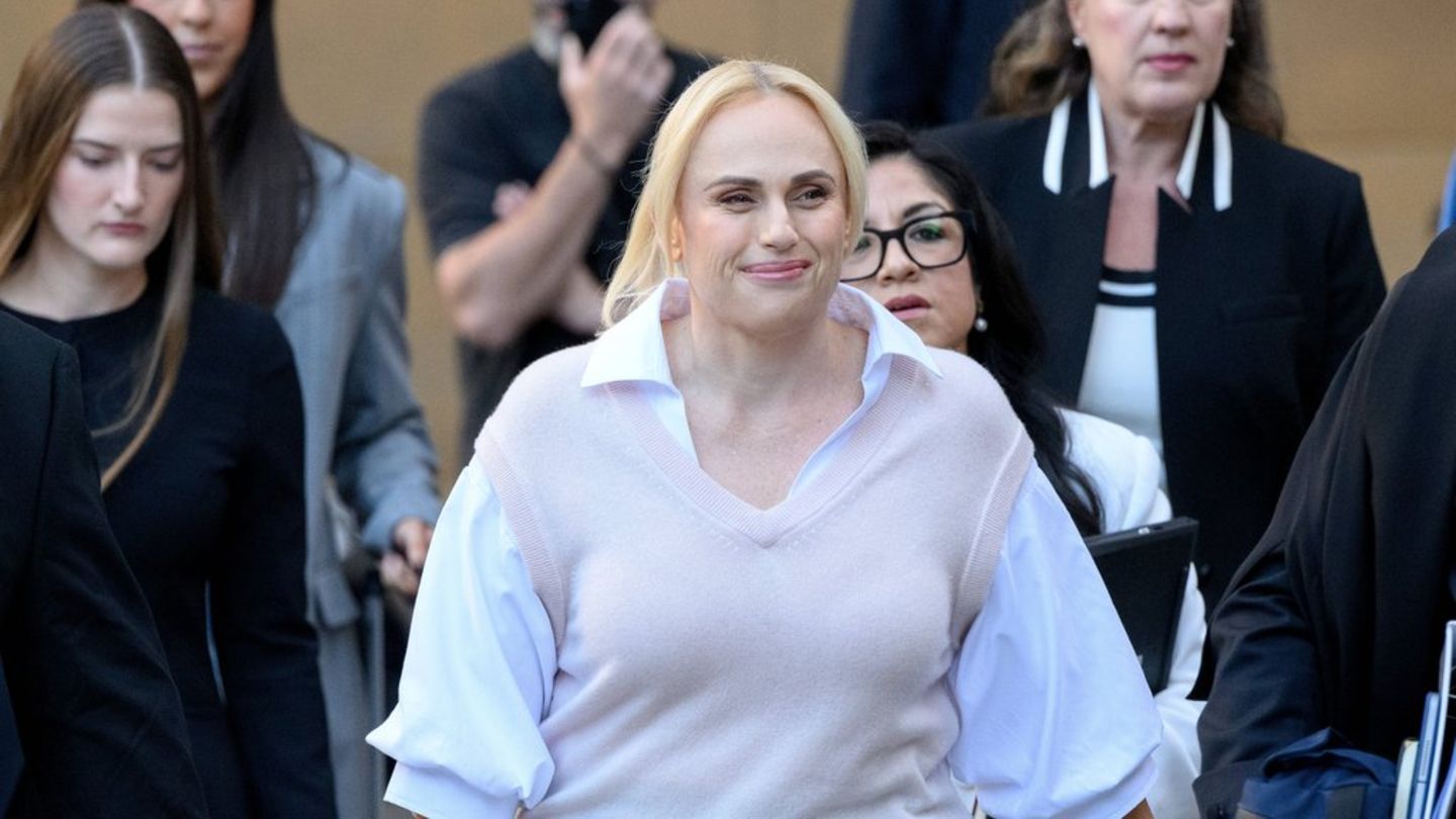 Rebel Wilson am Dienstag vor dem Gerichtsgebäude in Sydney.