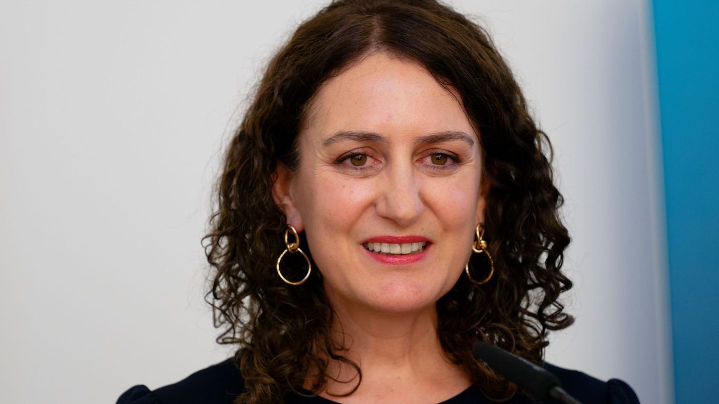 Die erste unabhängige Polizeibeauftragte in NRW will das Vertrauen zwischen Bürgern und Polizei stärken. Foto: Henning Kaiser/dp