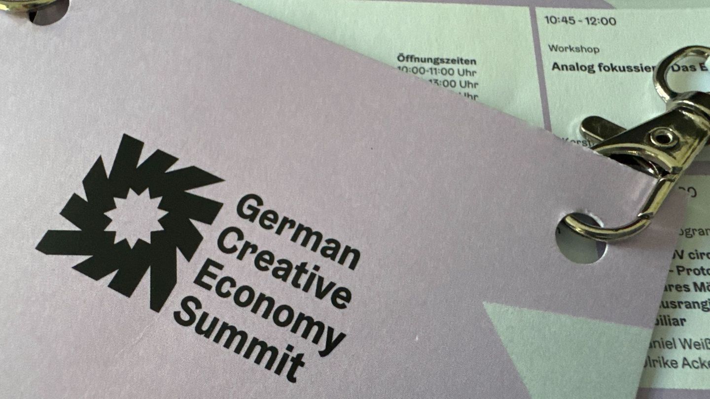 Mehr als 1.100 Kreative haben in Hamburg auf dem Gipfel der Kreativwirtschaft Impulse für den Umgang mit Künstlicher Intelligenz