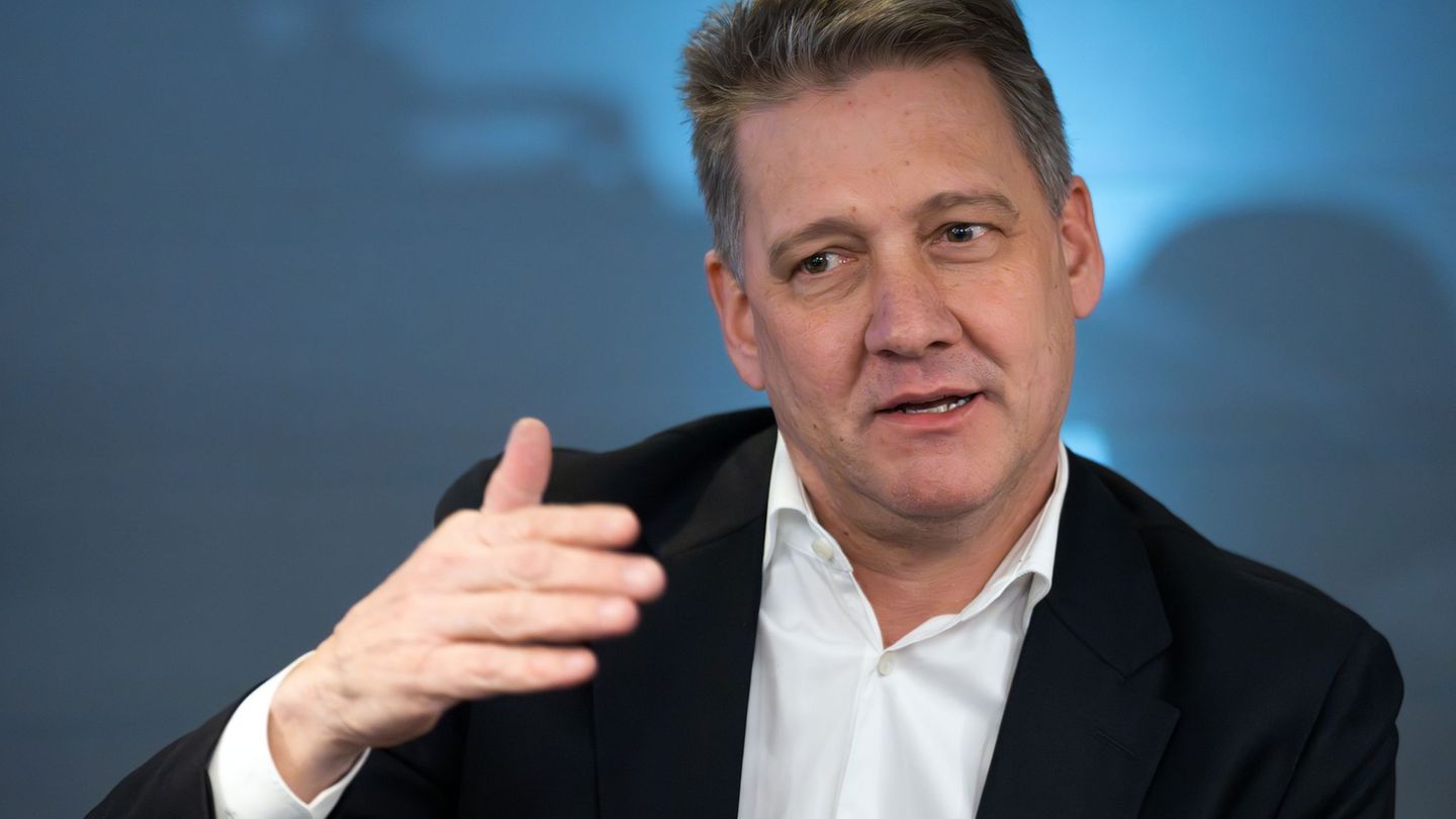 Audi-Chef Gernot Döllner sieht trotz existierender Sparprogramme den Bedarf, die Kosten weiter zu senken. (Archivbild) Foto: Soe