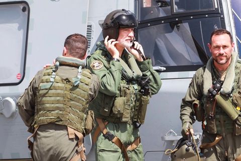 Spaniens König Felipe im Fliegeroverall in Rota.