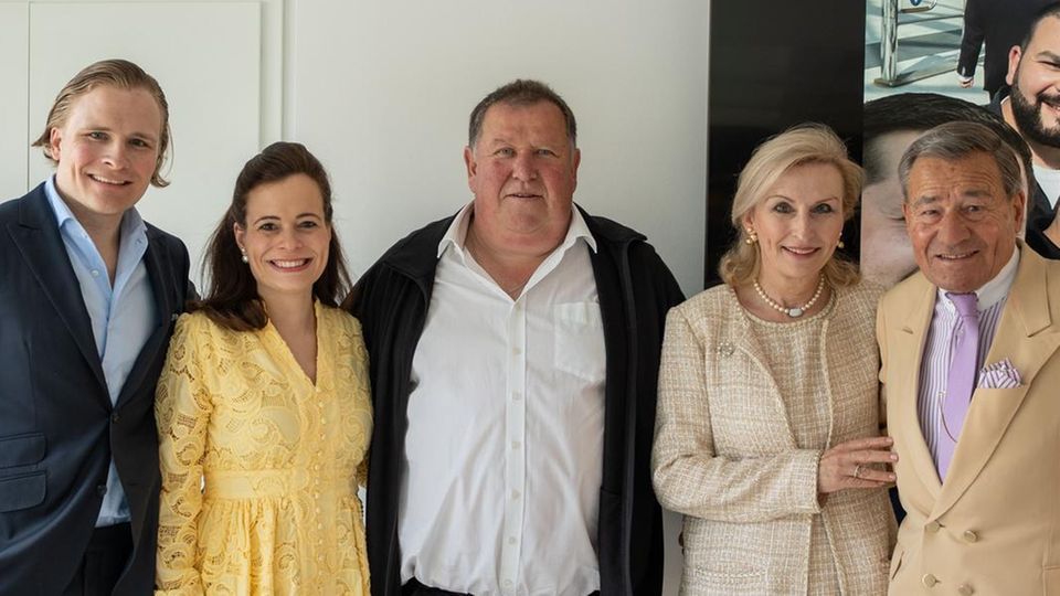 Karl-Josef Schoser (Mitte) mit Familie Grupp