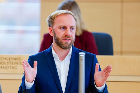 "Die Lage bei den Bussen ist extrem ernst", sagte der verkehrspolitische Sprecher der SPD, Niclas Dürbrook. (Archivbild) Foto: F