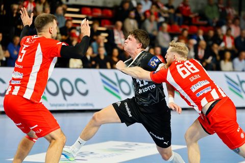 Rasmus Ankermann (M) war einer der besten Kieler Spieler in der Partie bei RK Nexe Nasice. (Archivbild) Foto: Tomasz Wojtasik/PA