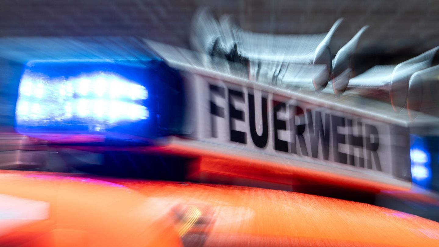 Bei Entsorgungsarbeiten: Quecksilber tritt in Fabrik aus - Großeinsatz