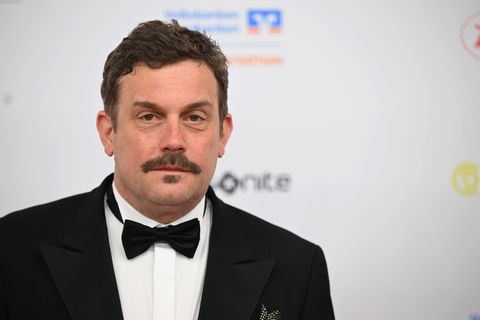 Schauspieler Sebastian Bezzel (54) ist in Bayern geboren und lebt in Hamburg. (Archivbild) Foto: Felix Hörhager/dpa