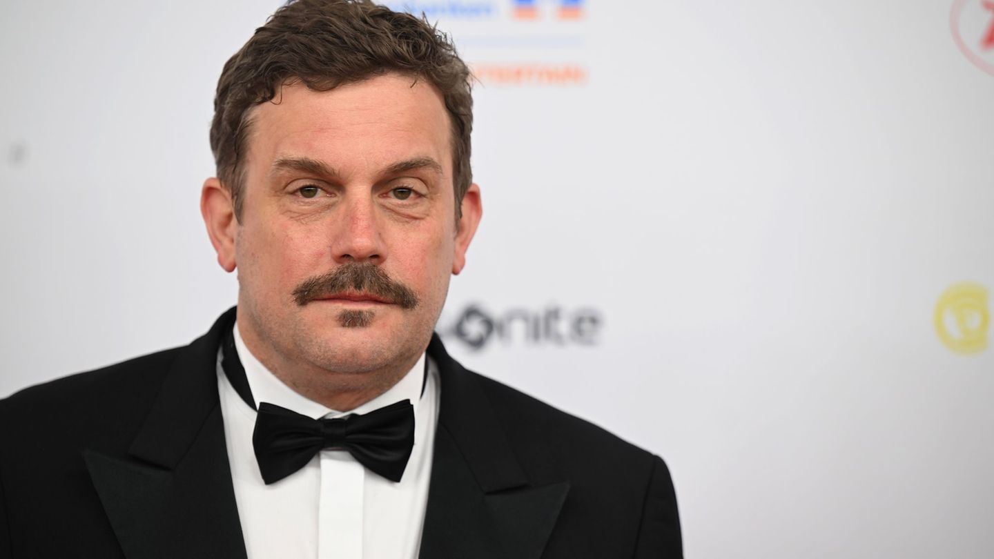 Prominente in Hamburg: TV-Kommissar Sebastian Bezzel genießt Anonymität in Hamburg