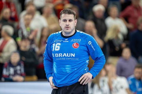 Nebojsa Simic war der Fels in der Brandung bei Melsungens Sieg gegen Porto (Archivbiild). Foto: Patrick Süphke/dpa