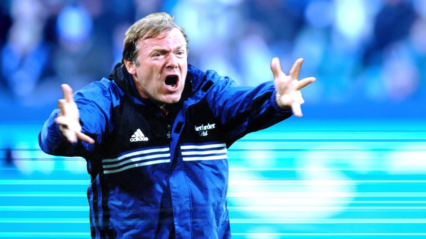 Hermann Gerland als Trainer in Aktion. In der WDR-Doku "Hermann Tiger Gerland – Der letzte seiner Art" berichten frühere Weggefährten über die deutsche Bundesliga-Trainerlegende.