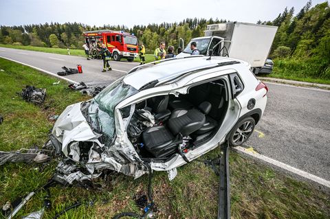 Bei einem Unfall im Ostalbkreis wurden drei Menschen verletzt. (Symbolbild) Foto: Philipp André/onw-images/dpa