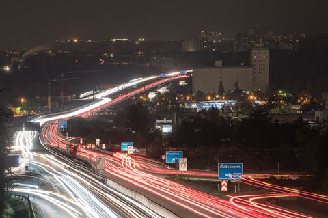 Auf den Autobahnen in Rhein-Main kommt es vermehrt zu Staus. (Archivbild) Foto: Andreas Arnold/dpa