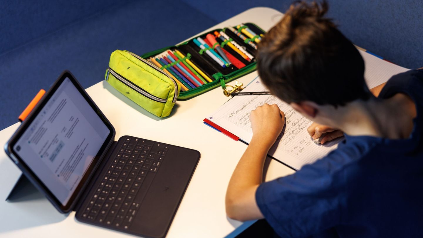 Seit dem Schuljahr 2025/2026 werden alle schriftlichen und mündlichen Hausaufgabenüberprüfungen bereits bei der Erteilung der Ha