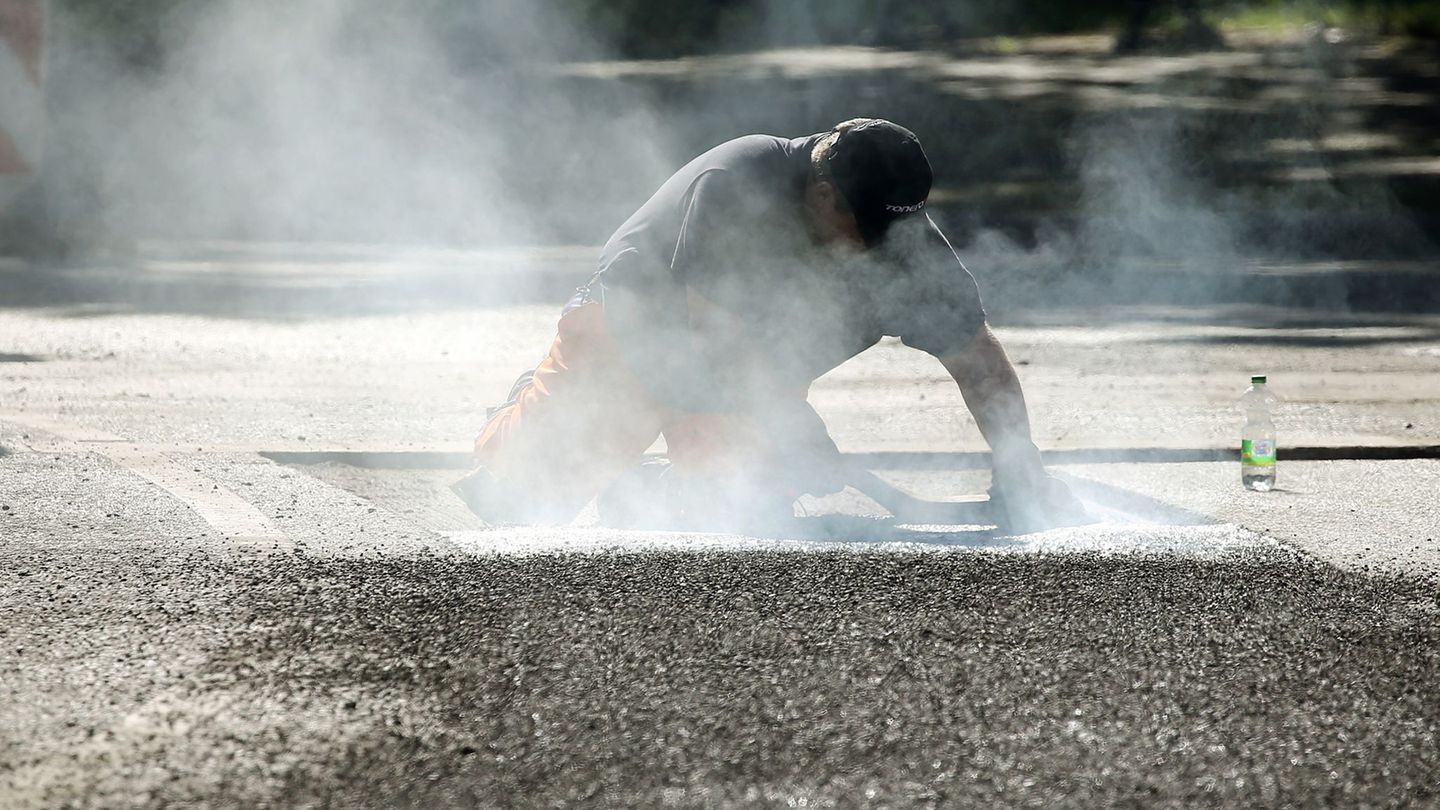 Steigende Baukosten: Bitumen-Preis verdoppelt: Iran-Krieg verteuert Straßenbau
