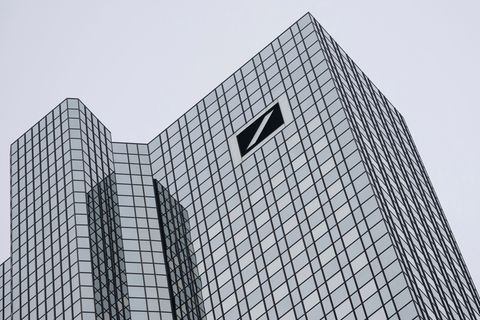 Deutschlands größtes Geldhaus legt Zahlen für das erste Quartal vor. (Archivbild) Foto: Boris Roessler/dpa