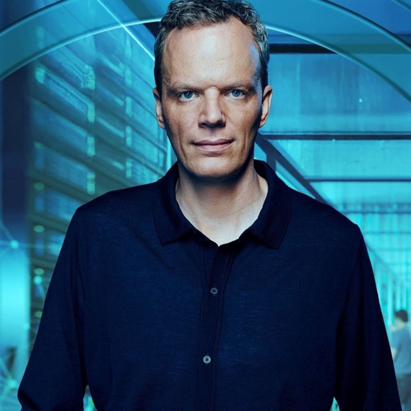 ZDF-Wirtschaftsexperte Florian Neuhann beschäftigt sich mit einer der wichtigsten Fragen unserer Zeit. Sie lautet: Frisst die KI unsere Jobs? Welche Arbeit ist noch sicher, und wie müssen wir uns verändern, damit Menschen weiter gefragt sein werden?