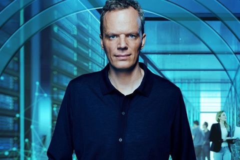 ZDF-Wirtschaftsexperte Florian Neuhann beschäftigt sich mit einer der wichtigsten Fragen unserer Zeit. Sie lautet: Frisst die KI unsere Jobs? Welche Arbeit ist noch sicher, und wie müssen wir uns verändern, damit Menschen weiter gefragt sein werden?