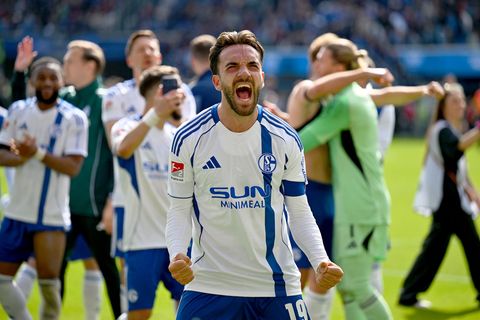 Der FC Schalke 04 steht kurz vor dem Aufstieg. (Archivbild) Foto: Swen Pförtner/dpa