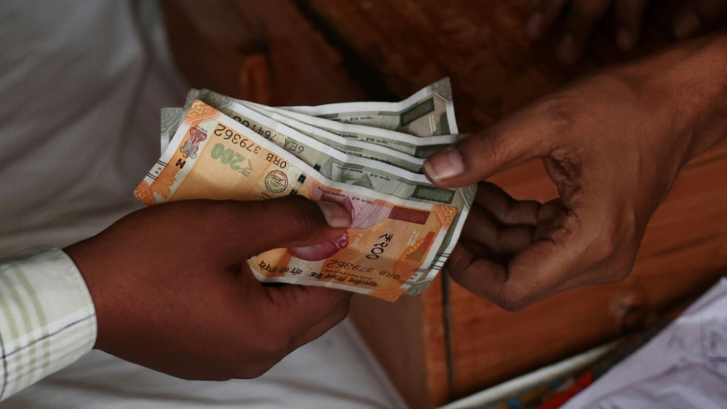 Abhebung vom Konto der toten Schwester: Mann in Indien kommt mit Leiche in Bankfiliale