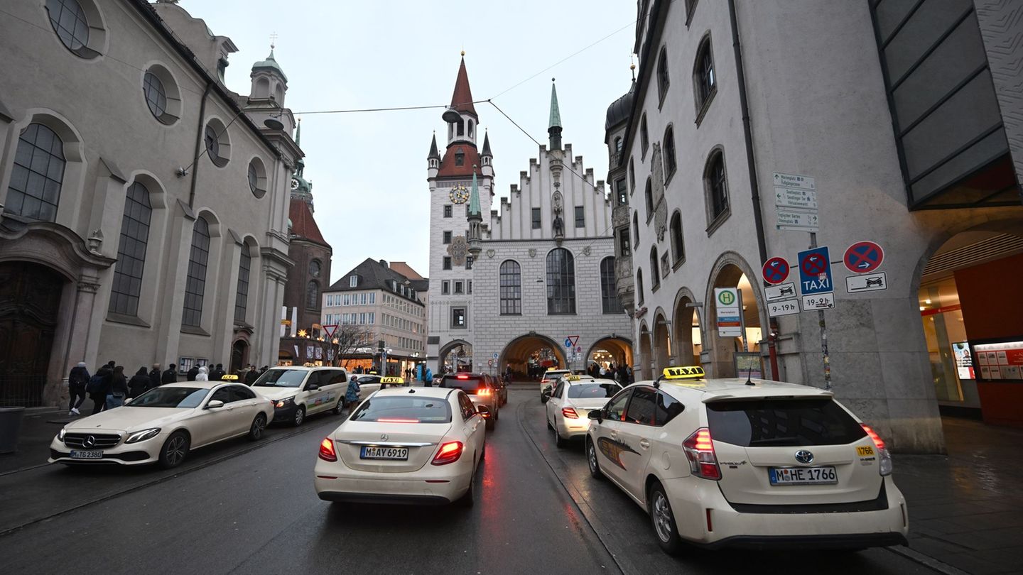 München: Stadtratsplenum beschließt Mindestpreise für Uber & Co.