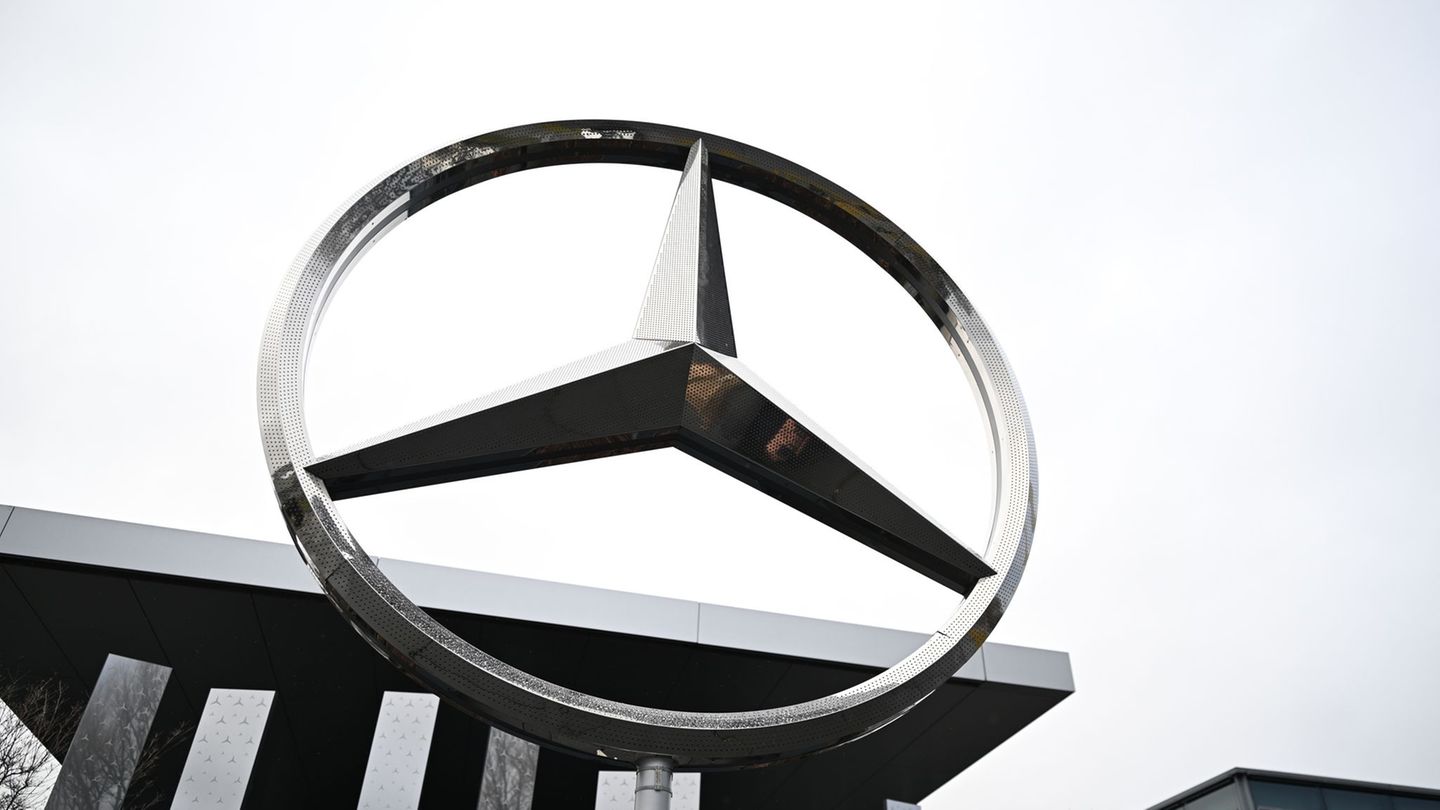 Mercedes-Benz: Verträge zum Verkauf der Leasingtochter Athlon unterzeichnet. (Archivbild) Foto: Bernd Weißbrod/dpa