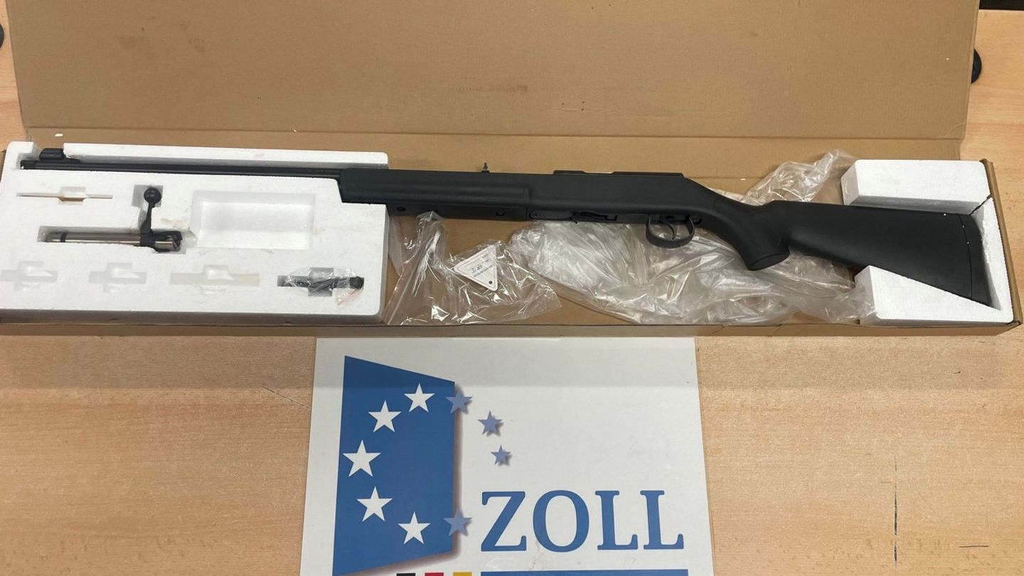 A3 in Unterfranken: Zwischen Handtüchern: Zoll findet Gewehr in Kofferraum
