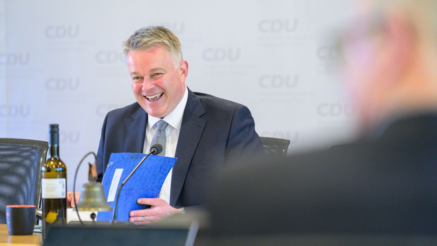 Gordon Schnieder ist nochmal zum CDU-Fraktionschef gewählt worden - zumindest vorübergehend. Foto: Hannes P. Albert/dpa