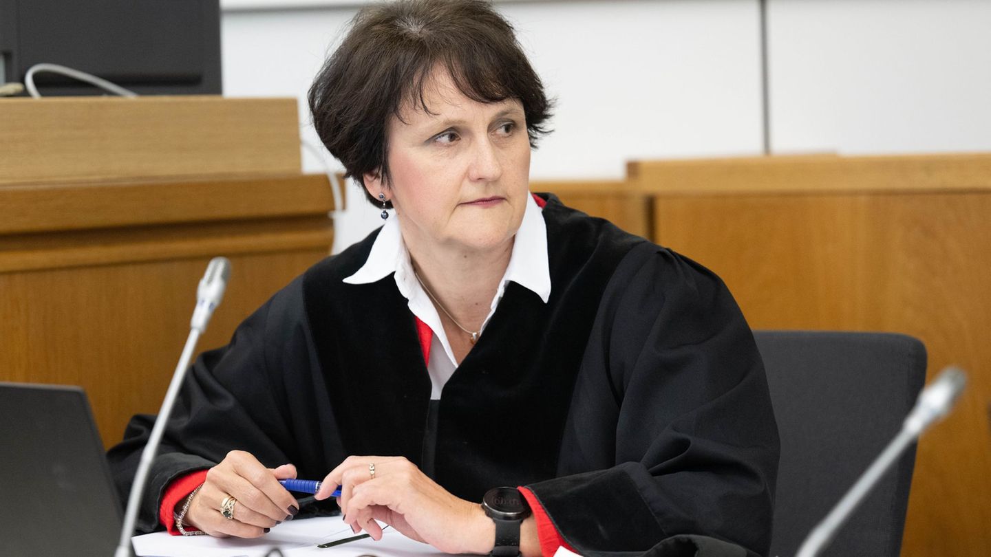 Die Staatsanwaltschaft fordert im Prozess gegen die ehemalige RAF-Terroristin Daniela Klette eine lange Haftstrafe. (Archivbild)