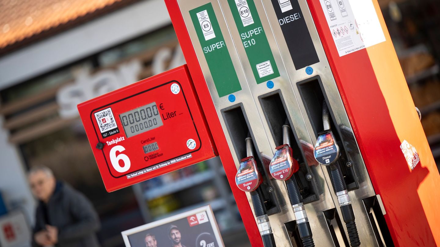 Folgen des Irankriegs: Wegen Preissprungs bei Spritpreisen: Inflation bleibt hoch