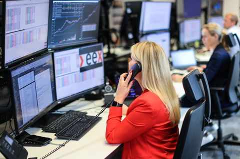 Überschuss an Wind- und Solarstrom lässt die Preise zeitweise ins Minus rutschen. (Archivbild) Foto: Jan Woitas/dpa