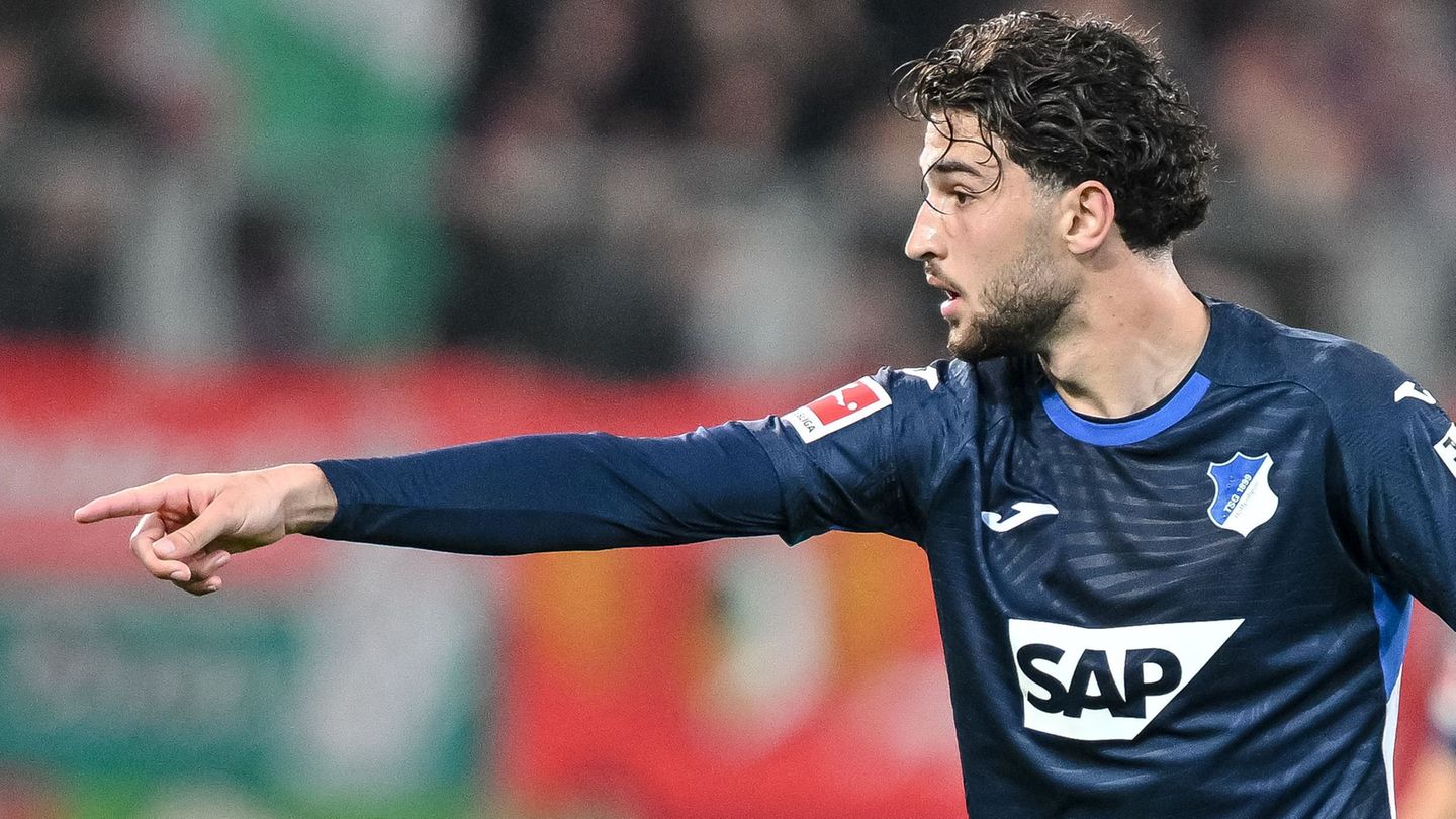 Mittelfeldspieler Leon Avdullahu bleibt langfristig bei der TSG Hoffenheim. (Archivbild) Foto: Harry Langer/dpa