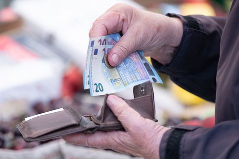 Die Preise lagen im April insgesamt 2,9 Prozent höher als ein Jahr zuvor. (Symbolbild) Foto: Sebastian Kahnert/dpa