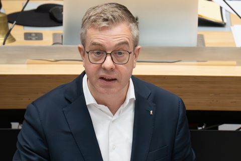 Finanzsenator Stefan Evers (CDU) übernimmt auch die Leitung der Kulturverwaltung. (Archivbild) Foto: Sebastian Christoph Gollnow