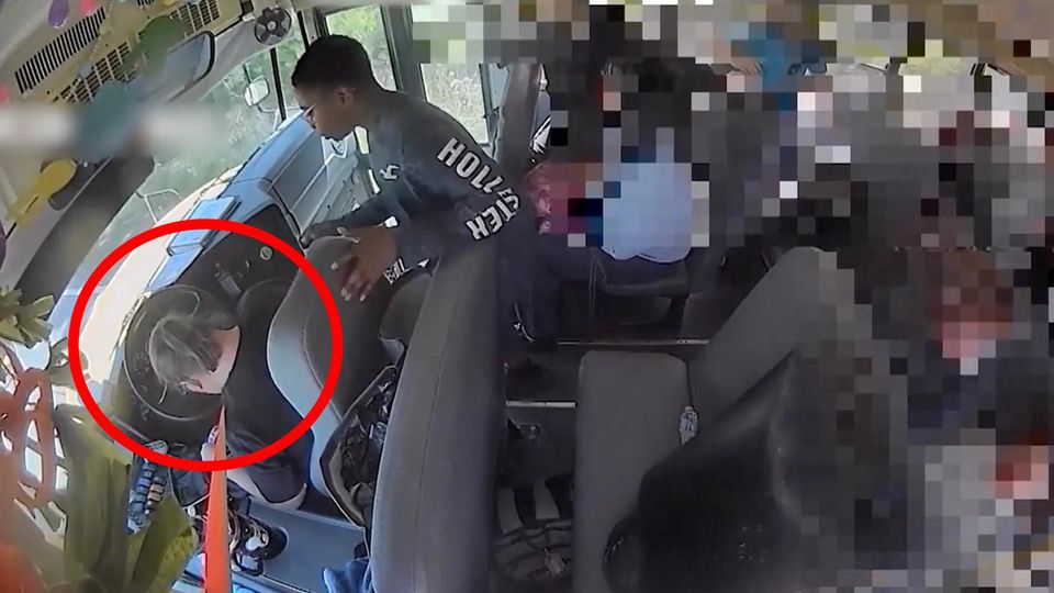 Schüler retten ihre Schulbusfahrerin.