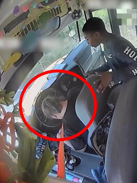 Schüler retten ihre Schulbusfahrerin.