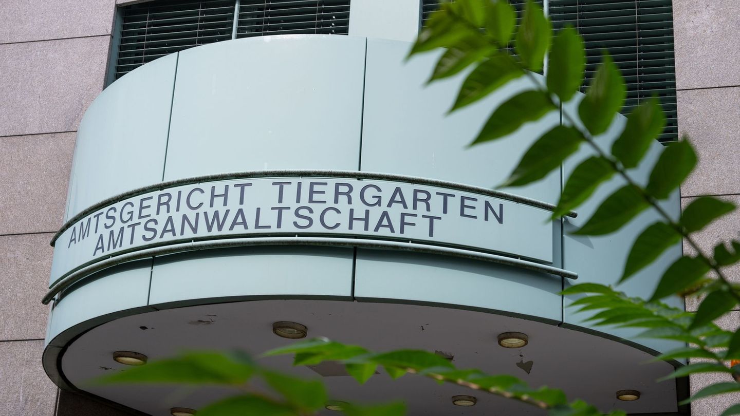 Nach einem vorgetäuschten Überfall ist der damalige Fahrer eines Geldtransporters zu einer Bewährungsstrafe verurteilt worden. (
