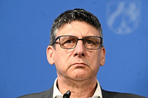 "Ungeheuerlich" findet es der nordrhein-westfälische IG-Metall-Chef Knut Giesler, dass die Mitbestimmung nicht informiert wurde.