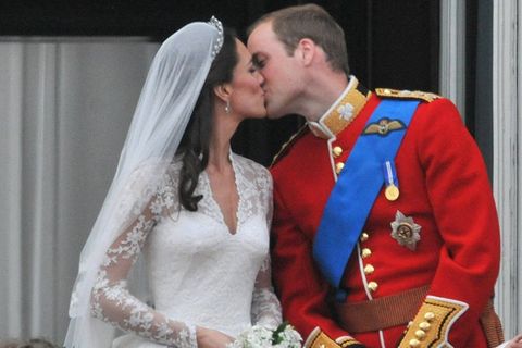 William und Kate am 29. April 2011 auf dem Balkon des Buckingham-Palasts.