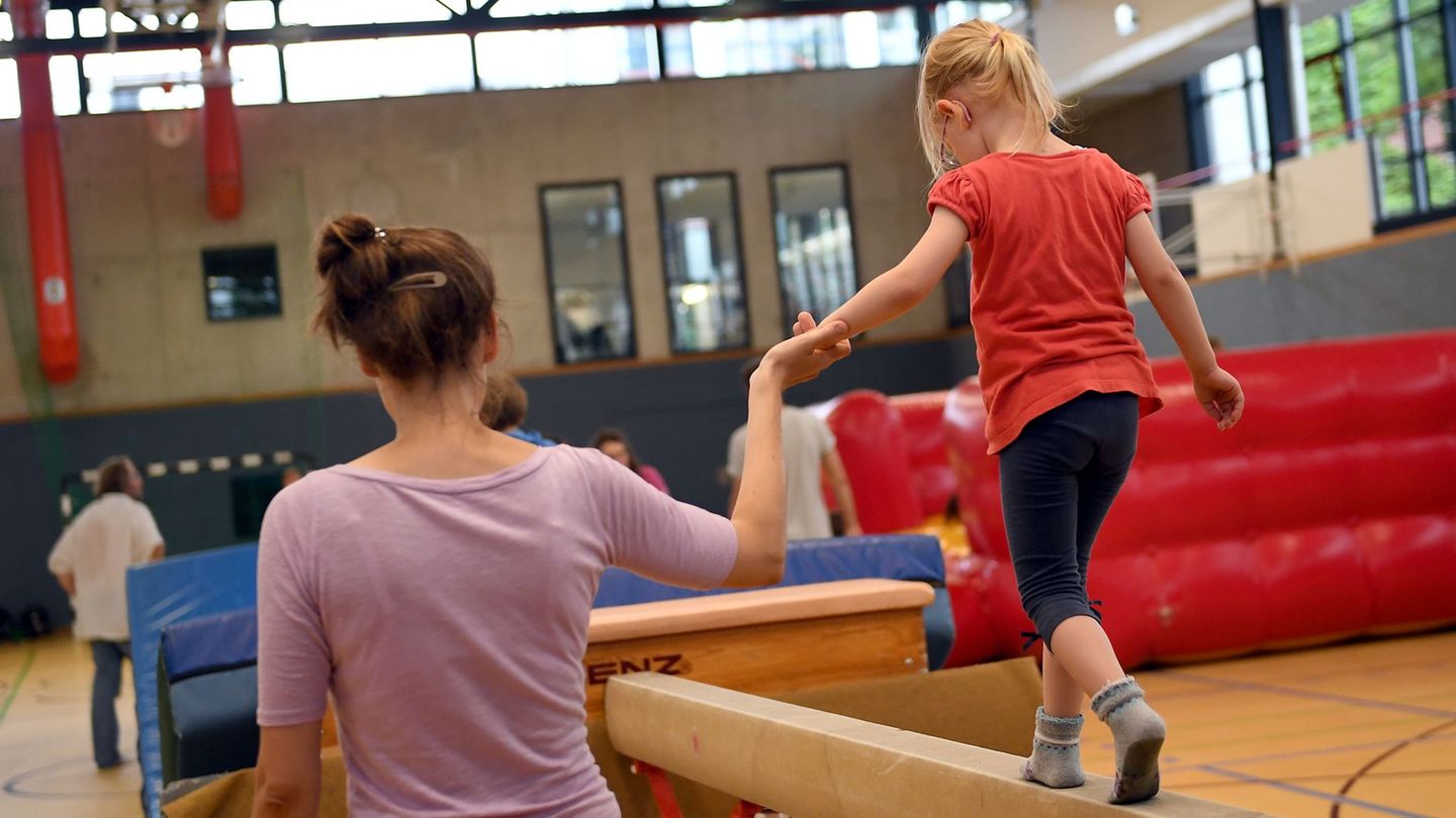Viele Kinder drängen in die Berliner Sportvereine. (Archivbild) Foto: Britta Pedersen/dpa-Zentralbild/dpa