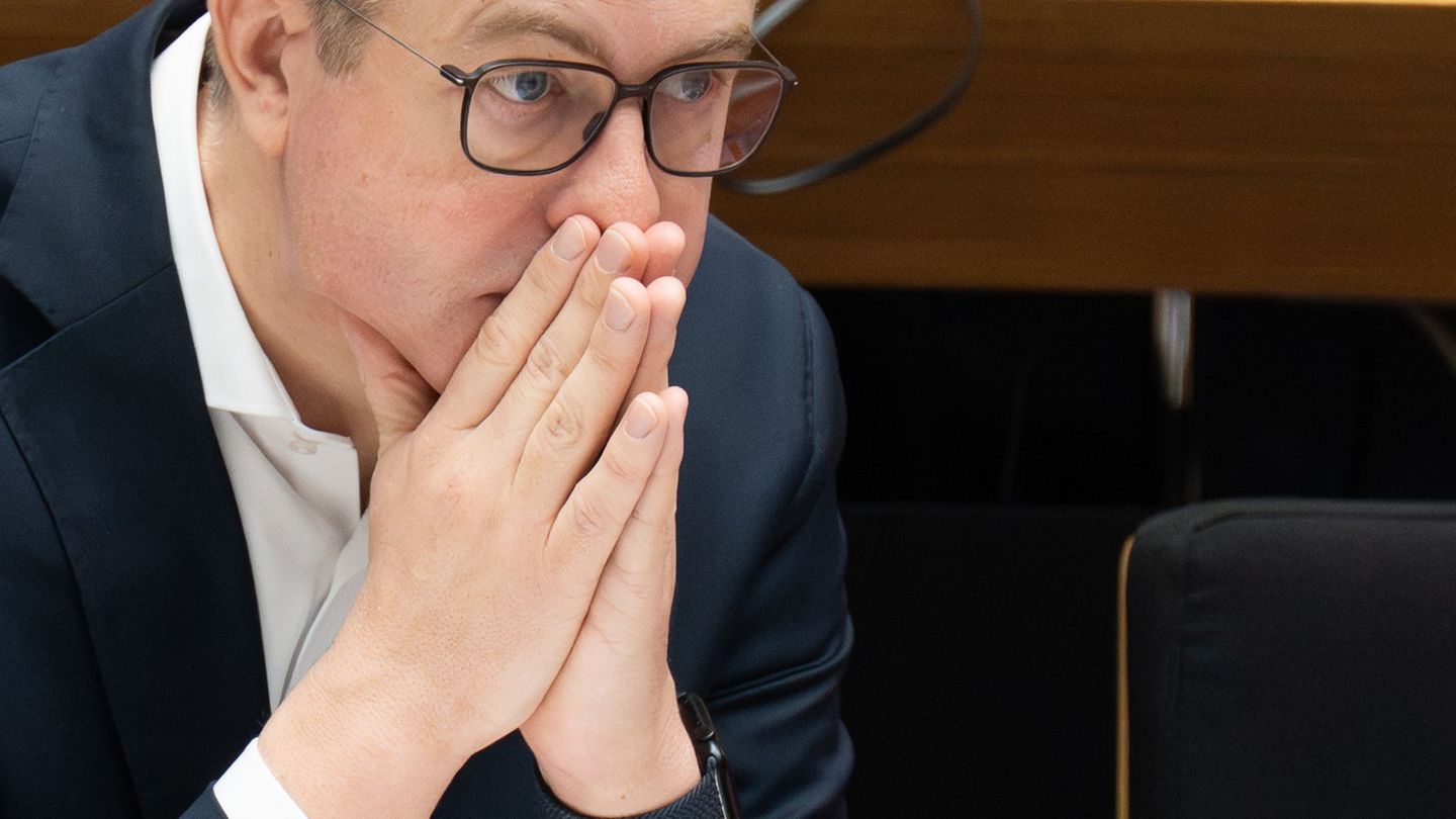 Finanzsenator Stefan Evers (CDU) wird das Amt des Kultursenators mit übernehmen. (Archivbild) Foto: Sebastian Christoph Gollnow/