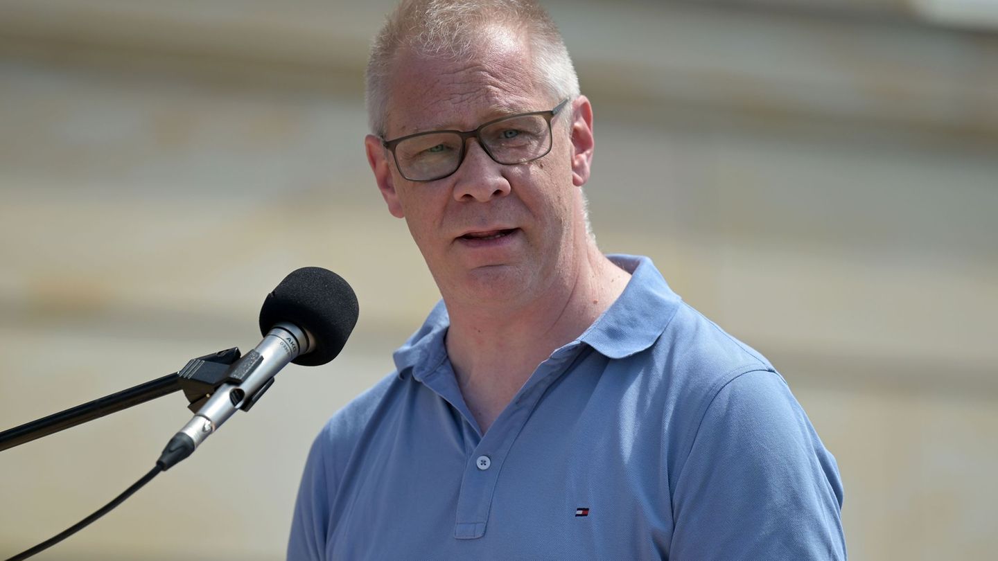 Der Antisemitismusbeauftragte Andreas Büttner ist geschockt, dass zwei Bekannte in Verdacht stehen, den Brandanschlag im Januar