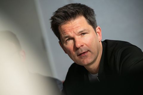 SPD-Spitzenkandidat Steffen Krach kritisiert den Regierenden CDU-Bürgermeister Kai Wegner. (Archivbild) Foto: Sebastian Gollnow/
