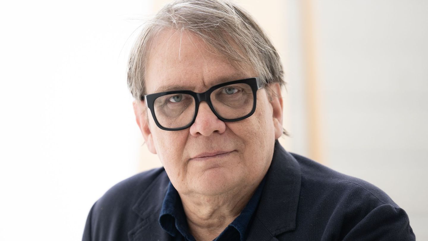 Er habe Mainz schon immer toll gefunden, sagt der Autor und Musiker Sven Regener. Foto: Boris Roessler/dpa