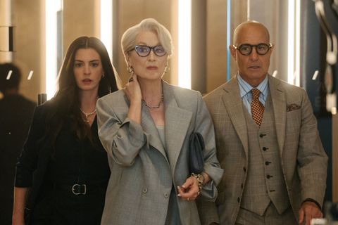 In "Der Teufel trägt Prada 2" wirken alle Stars mit, die auch schon vor 20 Jahren im Vorgängerfilm zu sehen waren. Im Bild, von links: Anne Hathaway, Meryl Streep und Stanley Tucci.