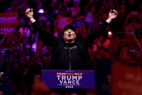 Aus einer anderen Zeit: Im Wahlkampf 2024 unterstützte Elon Musk im Wahlkampf Donald Trump, einige Monate später zerstritten sich die beiden