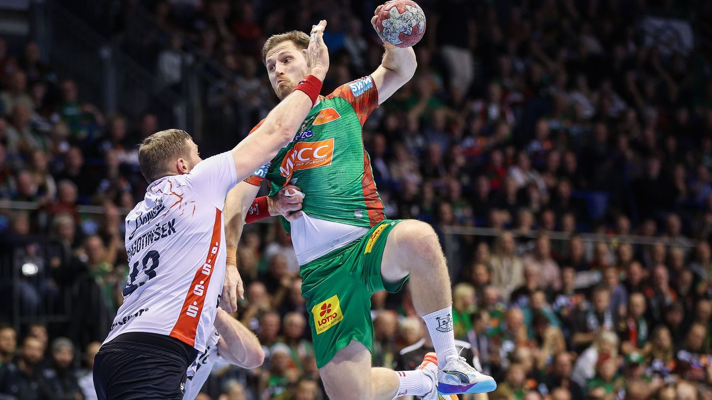 Albin Lagergren (r) traf gegen Szeged siebenfach. (Archivbild) Foto: Ronny Hartmann/dpa-Zentralbild/dpa