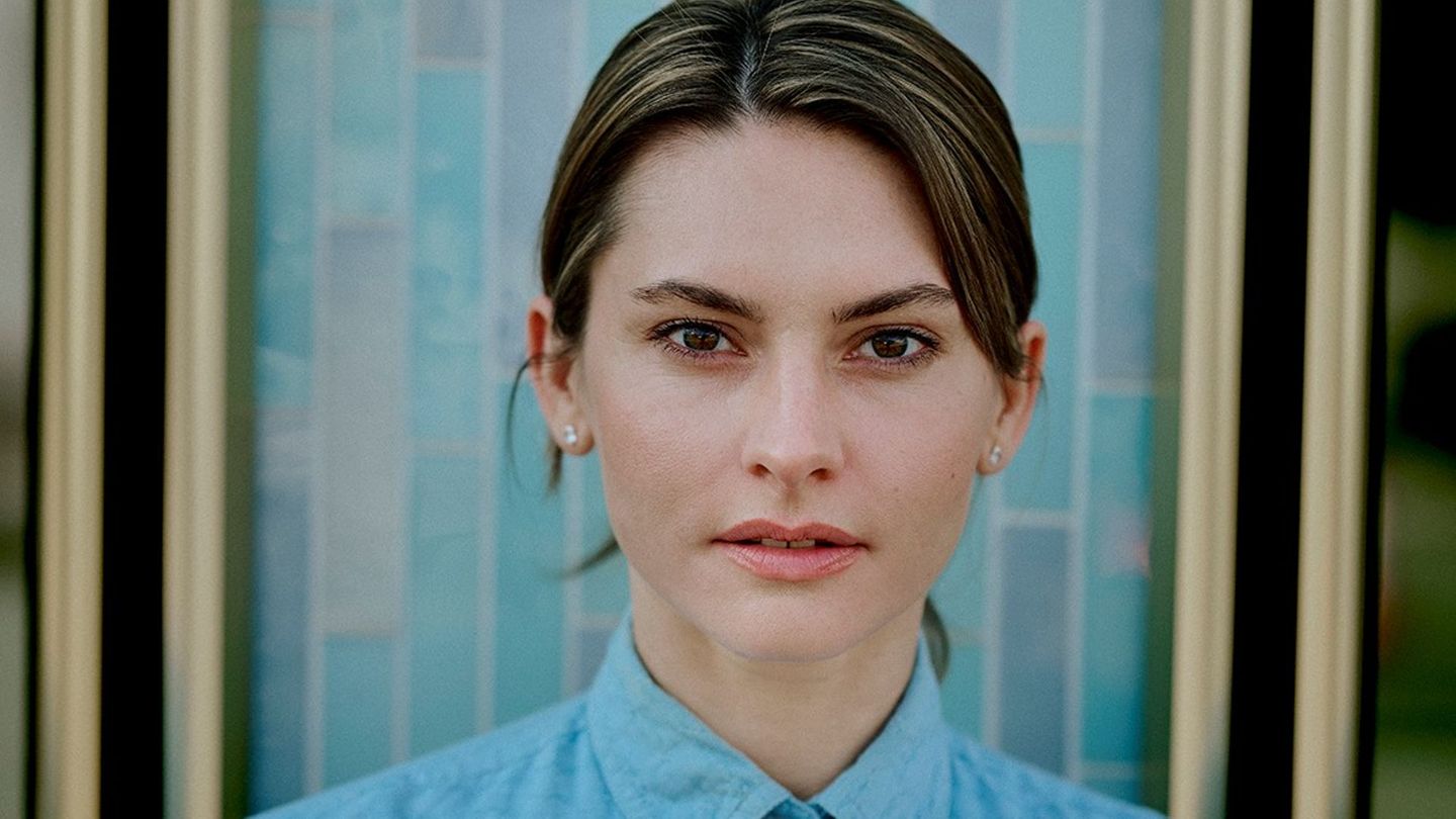 Romina Küper (34) ist "die Neue" im "Kroatien-Krimi": Die beliebte Reihe geht am Donnerstag, 7. Mai, um 20.15 Uhr, mit neuen, spannenden Fällen an den Start. Eine Woche nach "Mord am Jadro" sehen Fans die Schauspielerin dann in der Episode "Gefahr im Verzug".