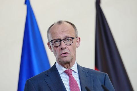 Bundeskanzler Friedrich Merz (CDU) gibt ein Pressestatement. Foto: Kay Nietfeld/dpa